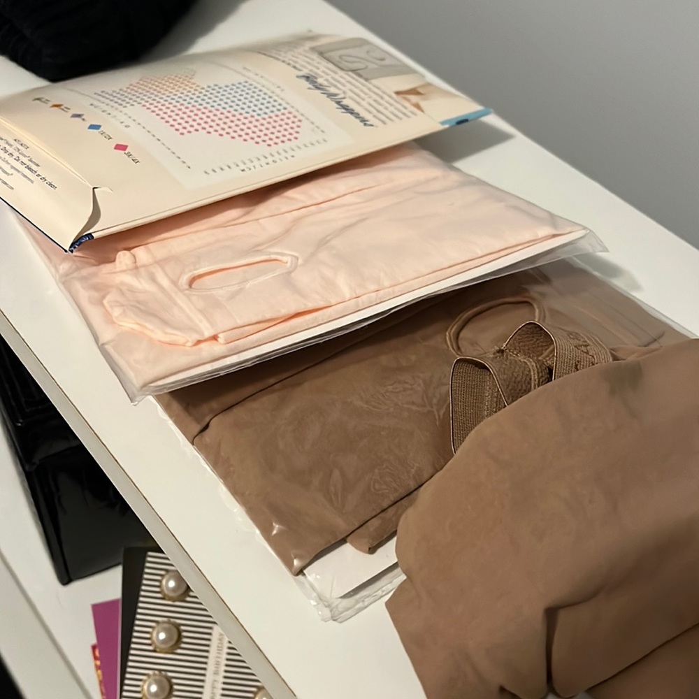 Unworn tights